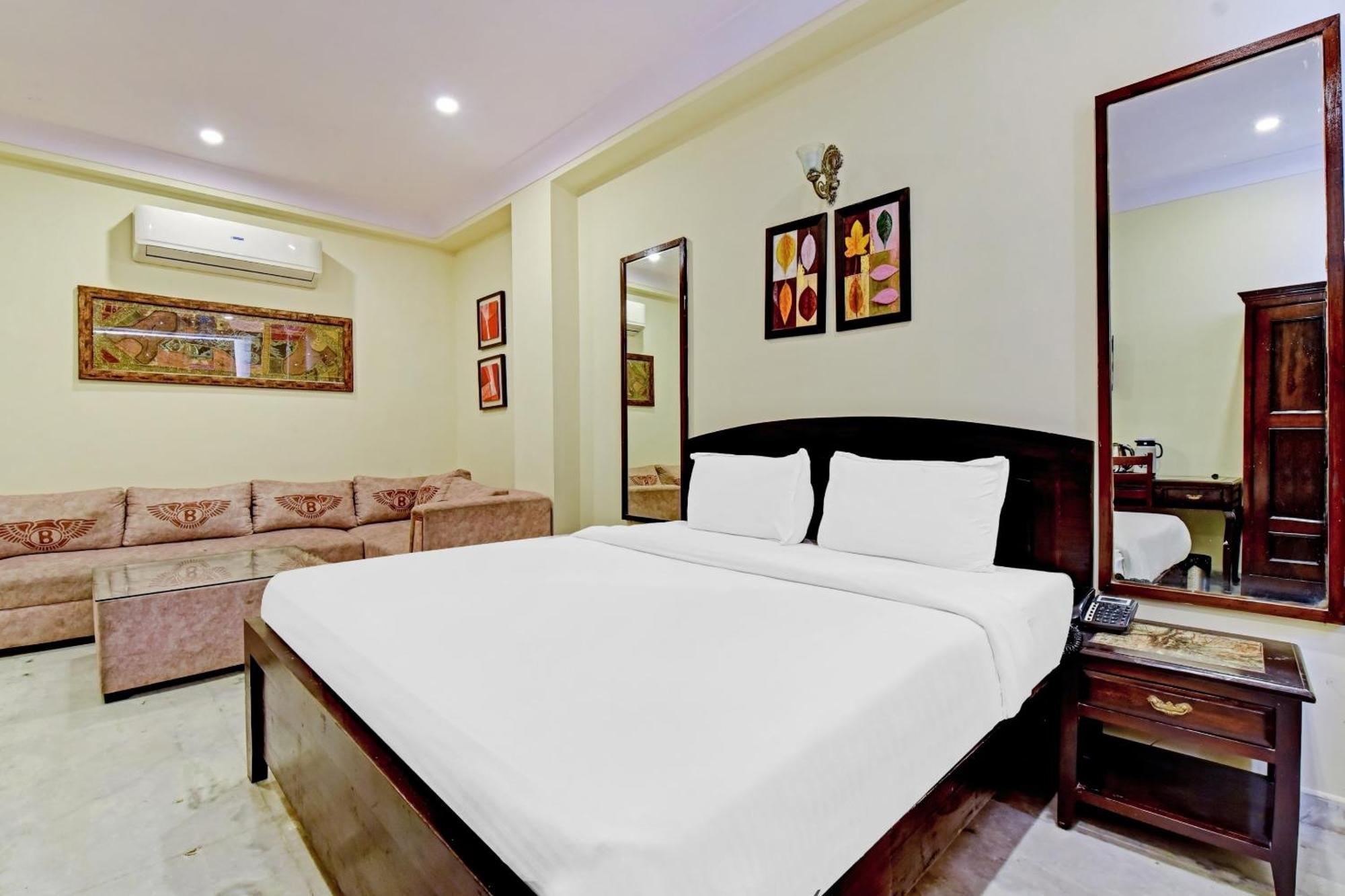 Collection O Hotel Four Boutique Kukas Esterno foto
