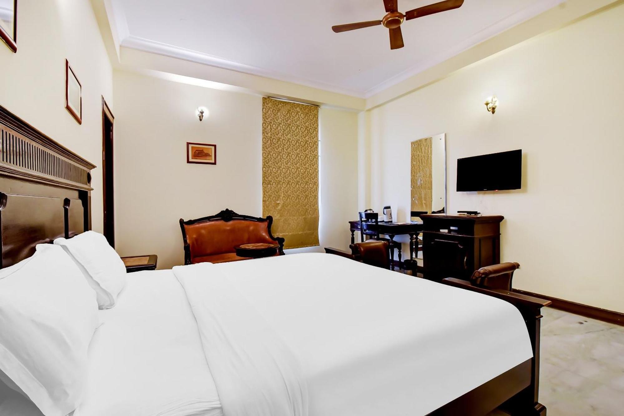 Collection O Hotel Four Boutique Kukas Esterno foto