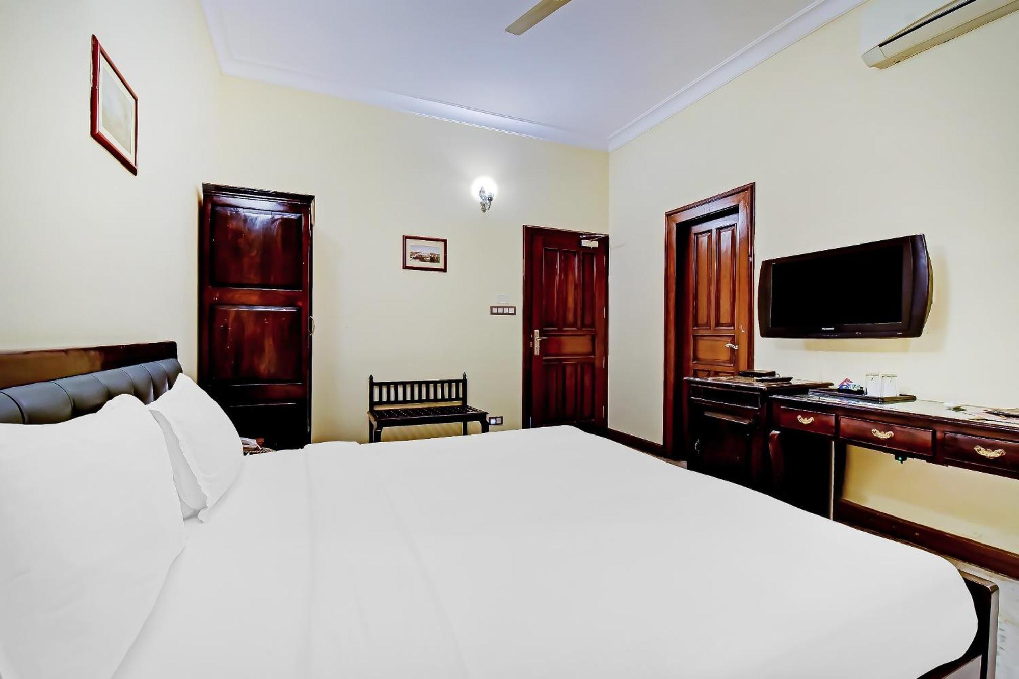 Collection O Hotel Four Boutique Kukas Esterno foto