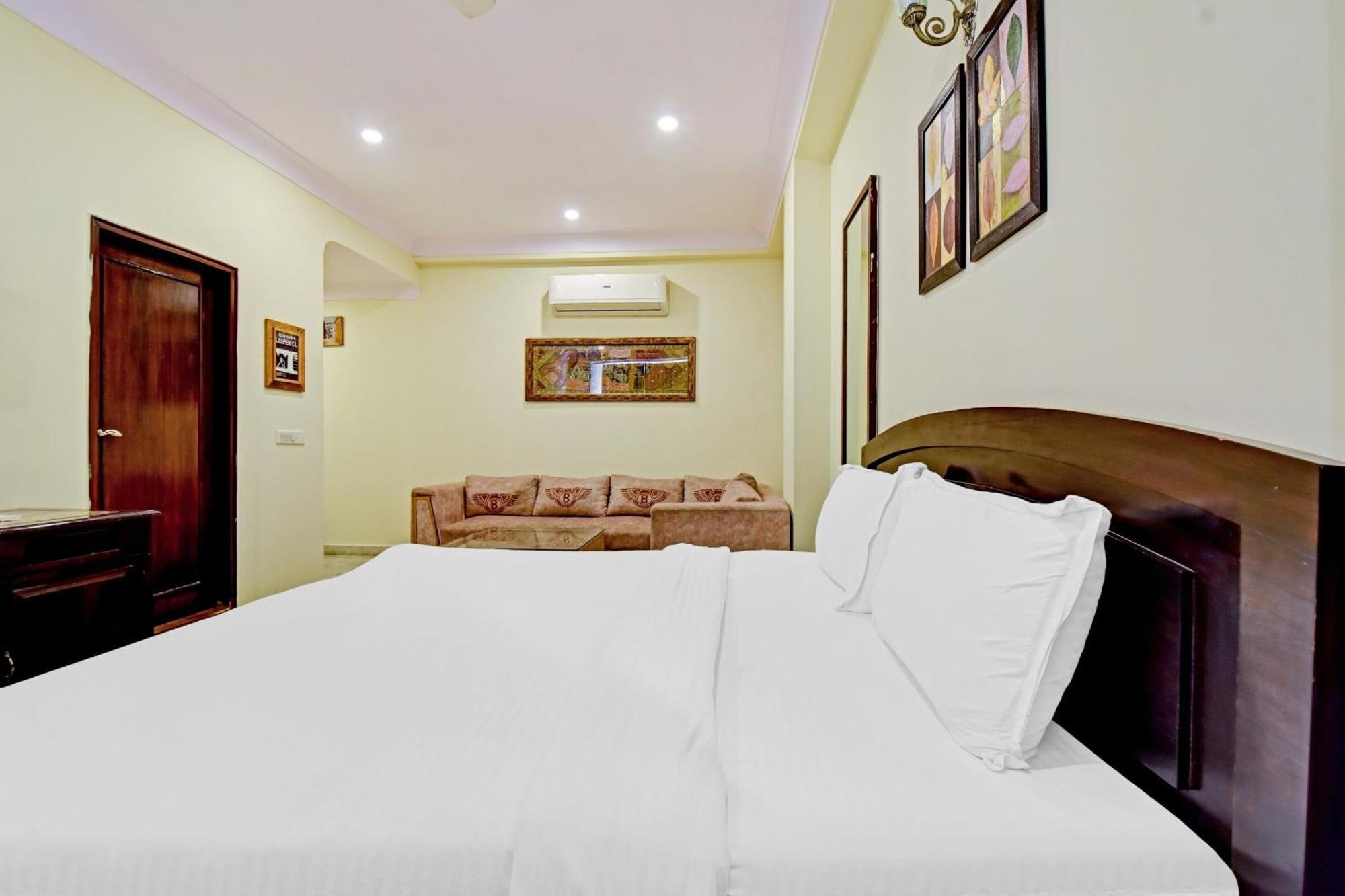 Collection O Hotel Four Boutique Kukas Esterno foto