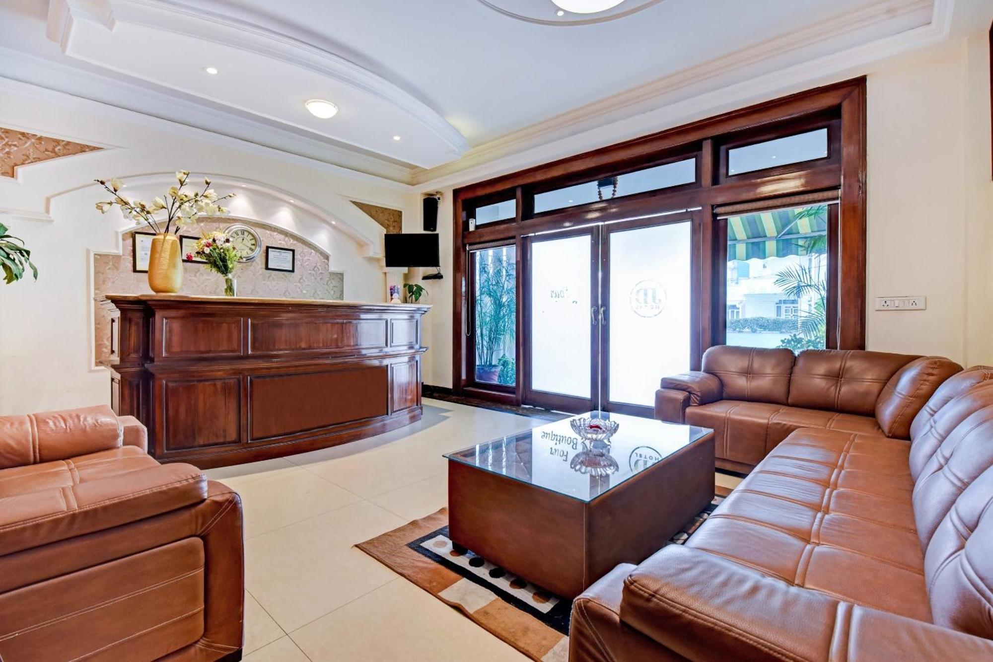 Collection O Hotel Four Boutique Kukas Esterno foto