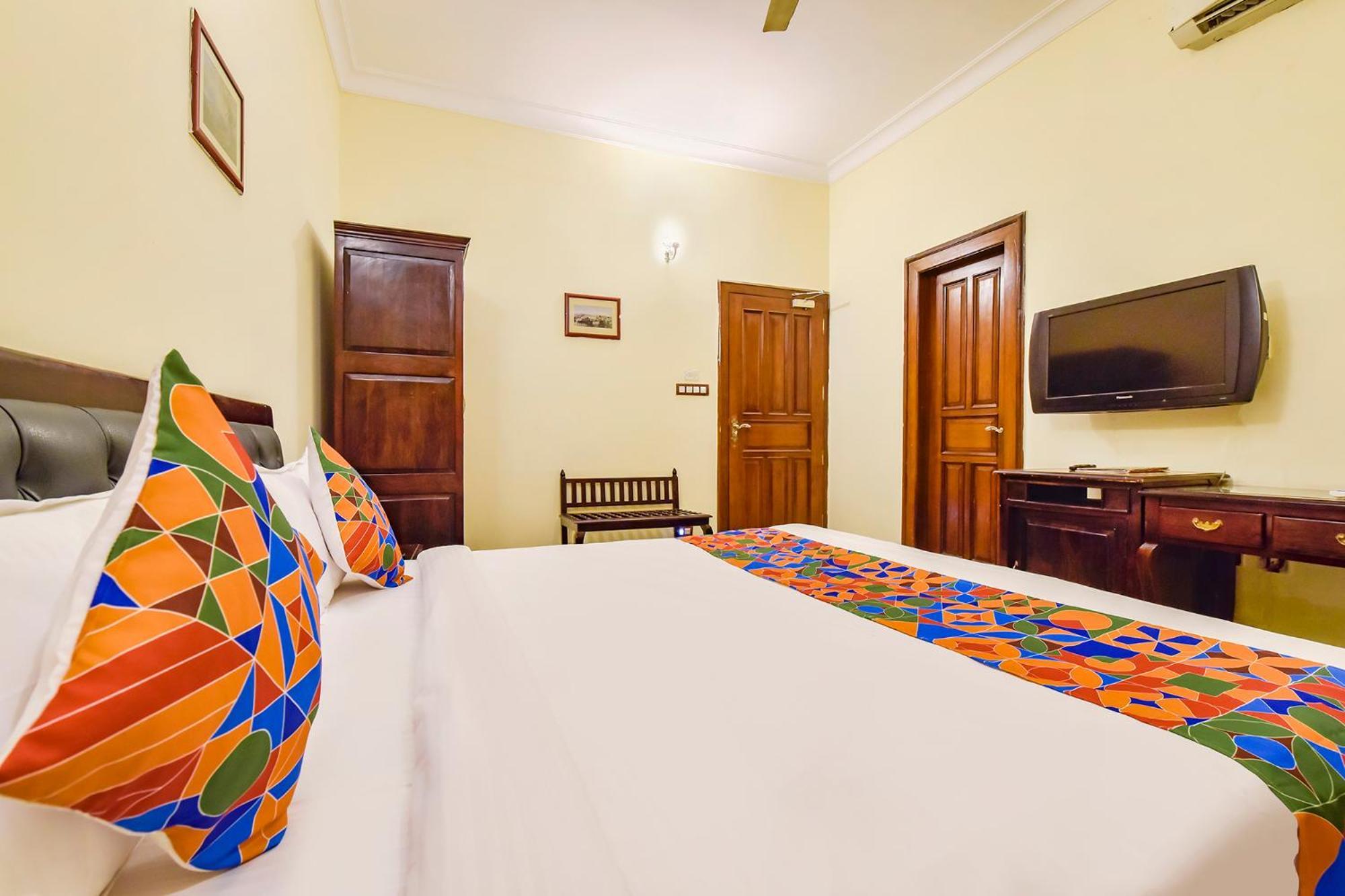 Collection O Hotel Four Boutique Kukas Esterno foto