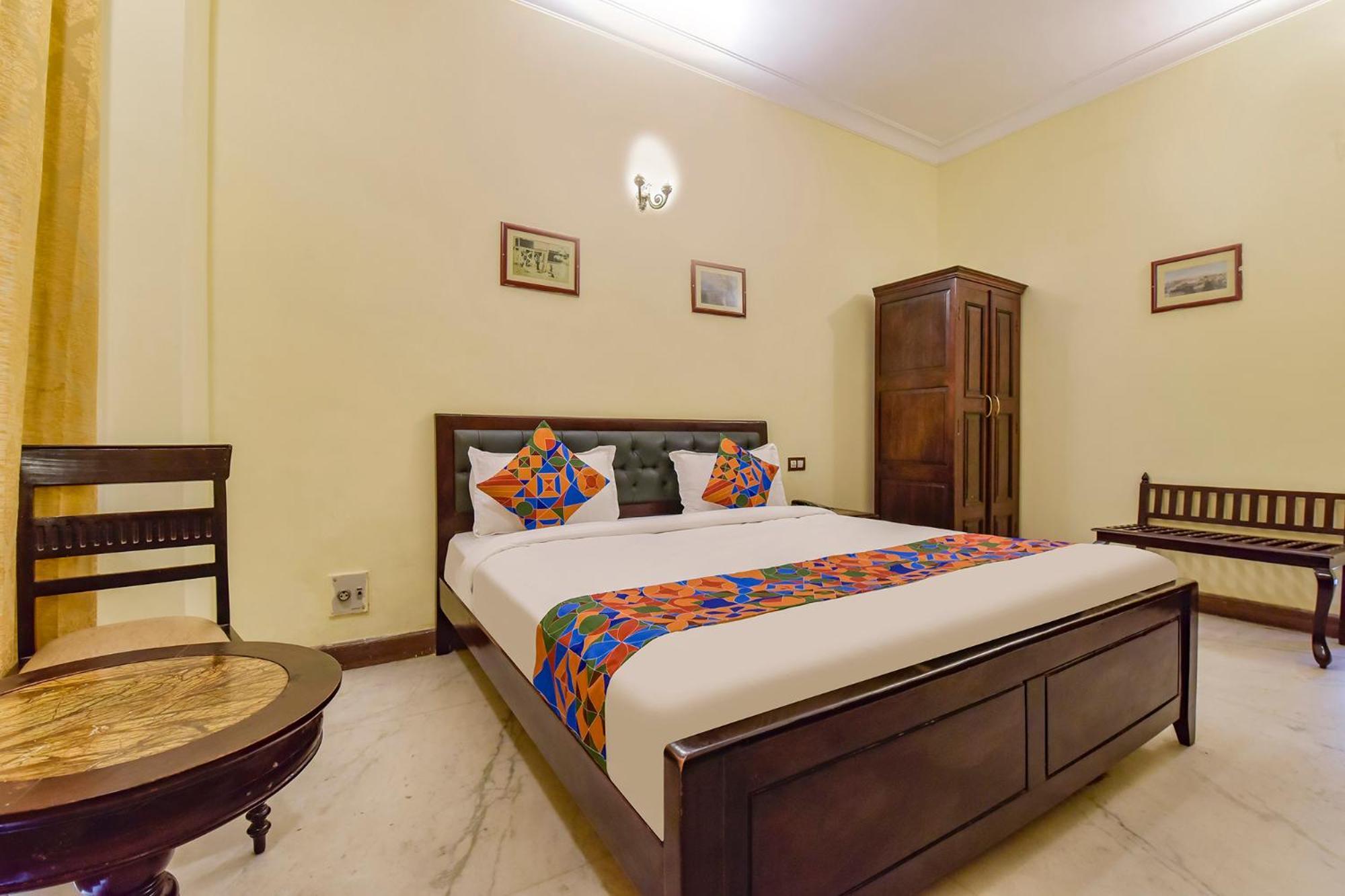 Collection O Hotel Four Boutique Kukas Esterno foto