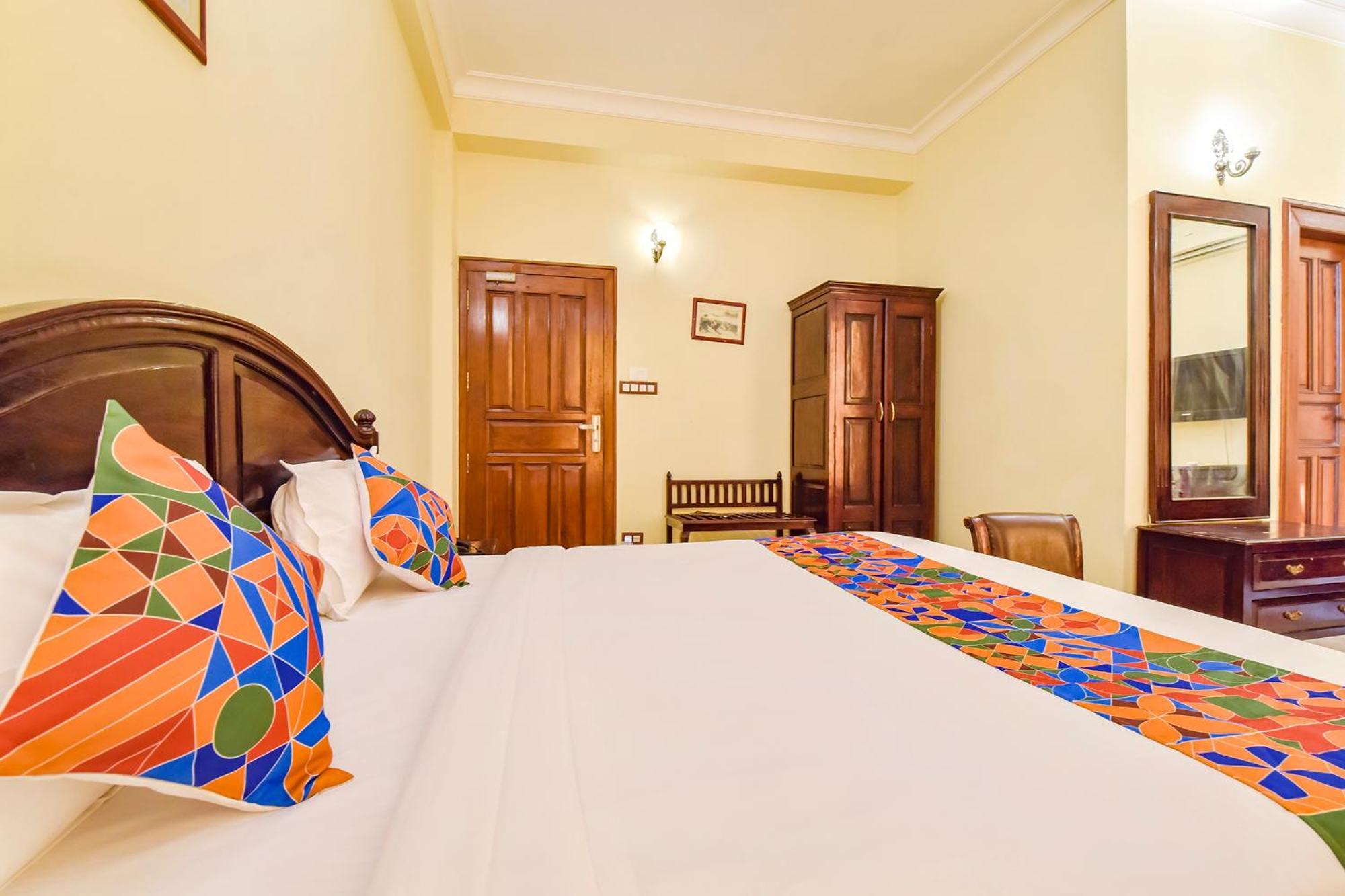 Collection O Hotel Four Boutique Kukas Esterno foto